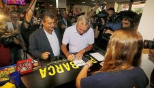 Кройф се съмнява, че Погба ще направи Барса по-добър отбор