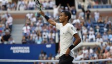 Канадец обърна американец на Финалния турнир в Торино