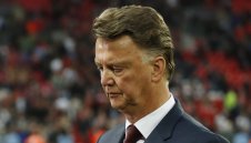 Главата на ван Гаал пада след час?