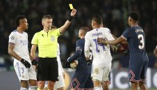 Скандал! Обвиниха шефовете на ПСЖ в изнудване на съдията на мача с Реал