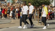 Лошо за Барса: Англичани и франсета подгониха Нико