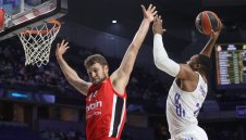 Везенков наказа Реал с 16 точки, но Олимпиакос пак загуби