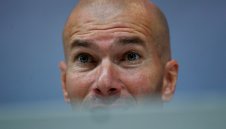 Зидан учи трескаво английски, стяга се да поеме Манчестър Юнайтед