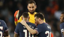 Цирк "П$Ж": Неймар и Донарума били пред бой