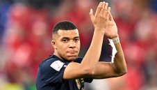 Шок за Франция! Мбапе се контузи