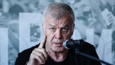 Оценка среден 3 за бизнесмена Сираков