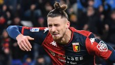 Шпорите вдигнаха офертата си за румънеца от Дженоа