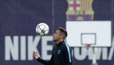 Кафу: За Неймар ще е по-добре да остане в Барса