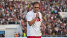 Стилиян Петров: Оставка! Върнете футбола на истинските хора