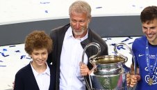 Суеверие? Абрамович не търгуваше само с 1 клуб