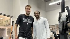 Лидерът на Сакраменто здраво хвали Везенков