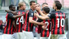 Милан бие с автогол и подгони Интер