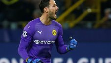 Дортмунд остава без титулярния си вратар срещу Байерн?