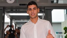 Още едно ново попълнение: Защитник минава прегледи в Юве