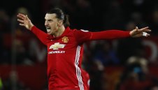 Ибра на "Олд Трафорд" още 2 години