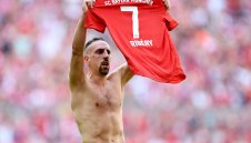 Истерия в Мюнхен: Фенове притискат Байерн да си върне Рибери