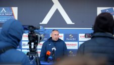 Левски следи дуо от България