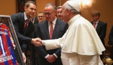 Напрежение в Мюнхен: Румениге с коментар за Нойер