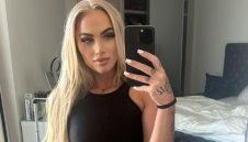 Секси футболистка лъсна почти гола + СНИМКИ