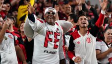 ФИФА пръснала милиони за реклама, стадионите - празни