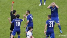 Гърция се пребори с Полша и съдията