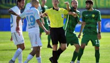 В Анжи не са взимали пари от април, играчите плашат със стачка 