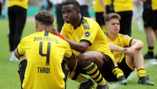 "Диамантът" Мукоко брои часовете, "старата дама" трепери