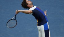 Жил Симон бра голям срам във Франция