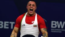 Олимпийският шампион Карлос Насар ляга под ножа