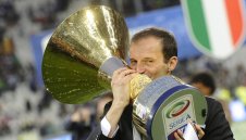 Макс Алегри преподписва с Юве