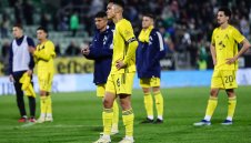 Губиш, унижават те с 1:5, а купонът тече!