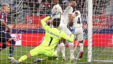 Невиждано шоу в Италия! Ибра си заби автогол, 9 от Болоня измъчиха Милан 