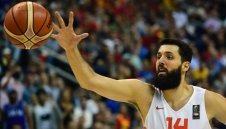 Миротич скъса сръбското знаме, после се извини