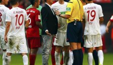 Побутнал Байерн се извини на Аугсбург за скандалната дузпа + ВИДЕО