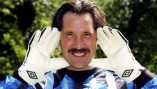 Сиймън: Чех ще донесе титлата на Арсенал