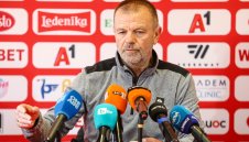 Играчите на ЦСКА изпратили Стойчо Младенов със сълзи