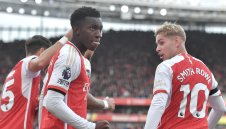 Еди Нкетиа избухна с хеттрик и разгром над най-слабия в лигата