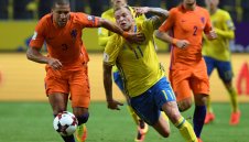 Холандски защитник пропуска мача в София