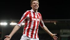 Дългучът Крауч остава при Грънчарите още година