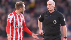 Топ рефер: Майк Дийн се пенсионира