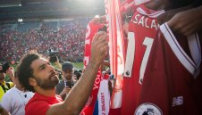 Уникално: Салах подписа шал на ЦСКА + СНИМКИ и ВИДЕО