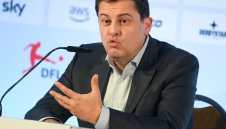 Бундеслигата се бори за своето оцеляване