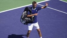 Подкрепа за Путин "изяжда главата" на Медведев?