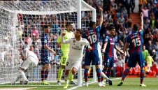 Асенсио си глътна езика по "Старата госпожа"