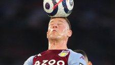 Падение: Национал от Челси се влачи мъртвопиян + СНИМКИ