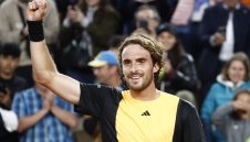 Стефанос Циципас мачка в Париж