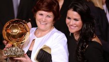 Злобно! Сестрата на Кристиано съска по Меси