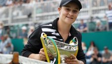 Барти е новата водачка в ранглистата при жените