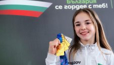 Този път нямаше прошка! "Златна" Стилияна ги респектира с бухалки в Милано