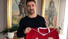 Бивш играч на ЦСКА показа голата си жена + СНИМКИ